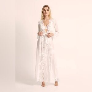 Homebodii Helena Long Robe – White | Bridal Lace Robe